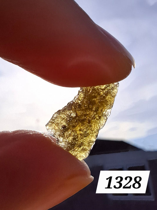Moldavite Piece, 0.71g, Tektite (Ref: 1328)