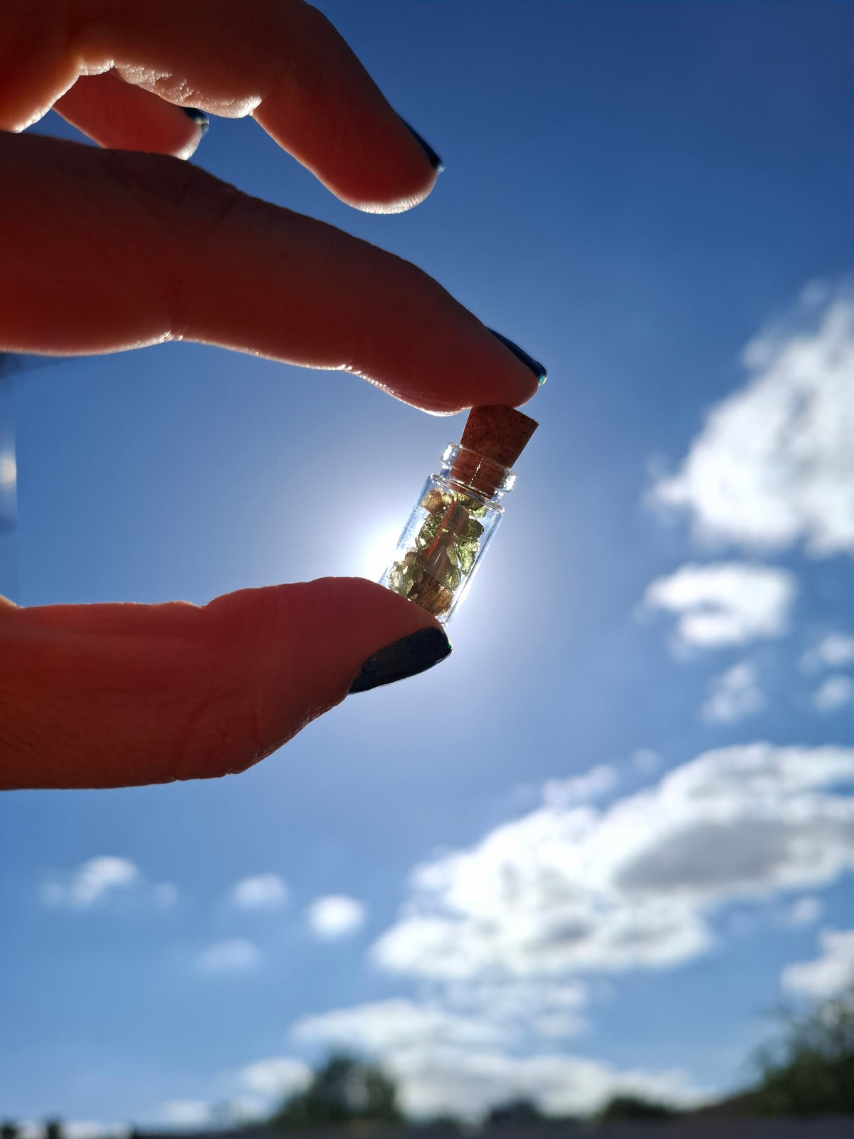 Moldavite Chips (1.00g) in 1ml Bottle, Tektite (Ref: B39)