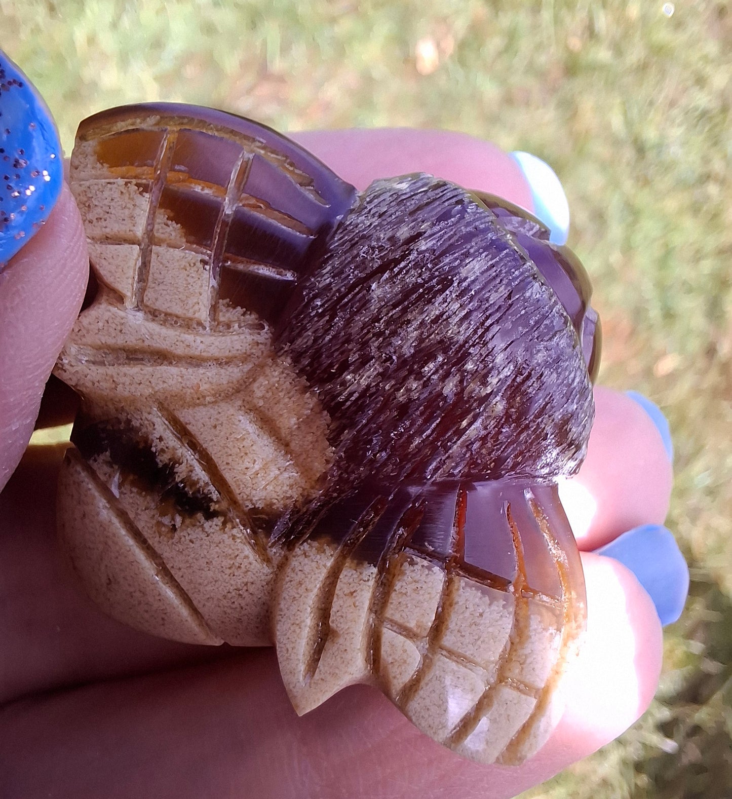 Red Amber Honey Bee Carving, 8.34g, Fossil (Ref: Bee38)