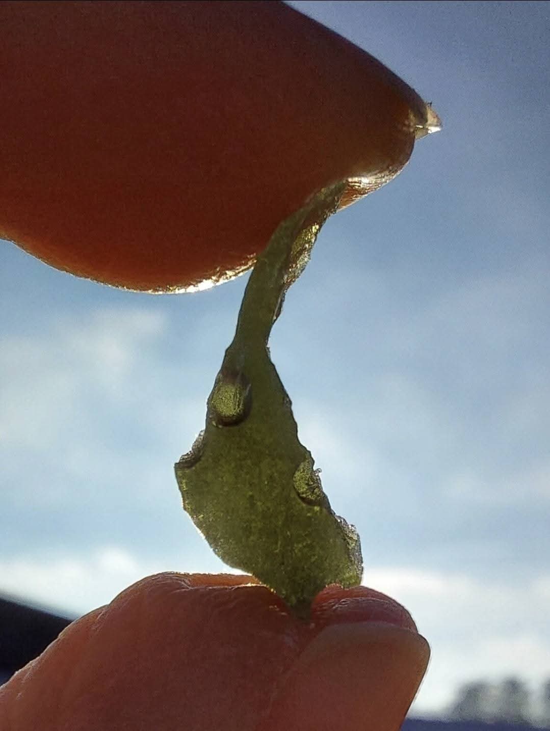 Moldavite Piece, 0.89g, Tektite (Ref: 1011)