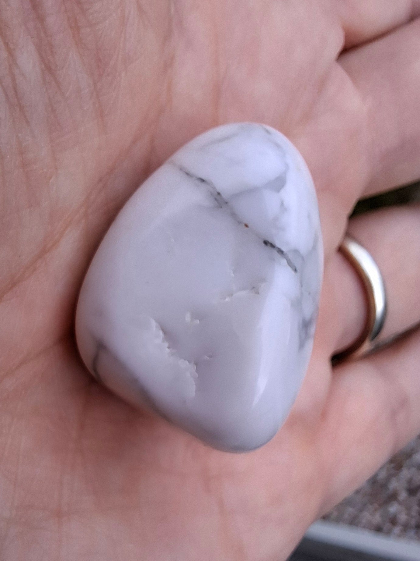 Howlite, Tumble Stone, Crystal (Ref: T36)