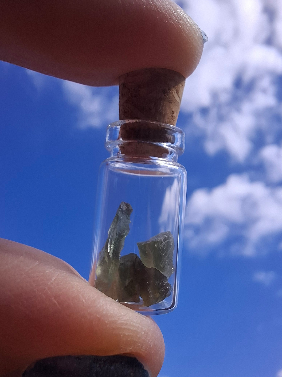 Moldavite chips (0.50g) in 1ml Bottle, Tektite (Ref: B20)