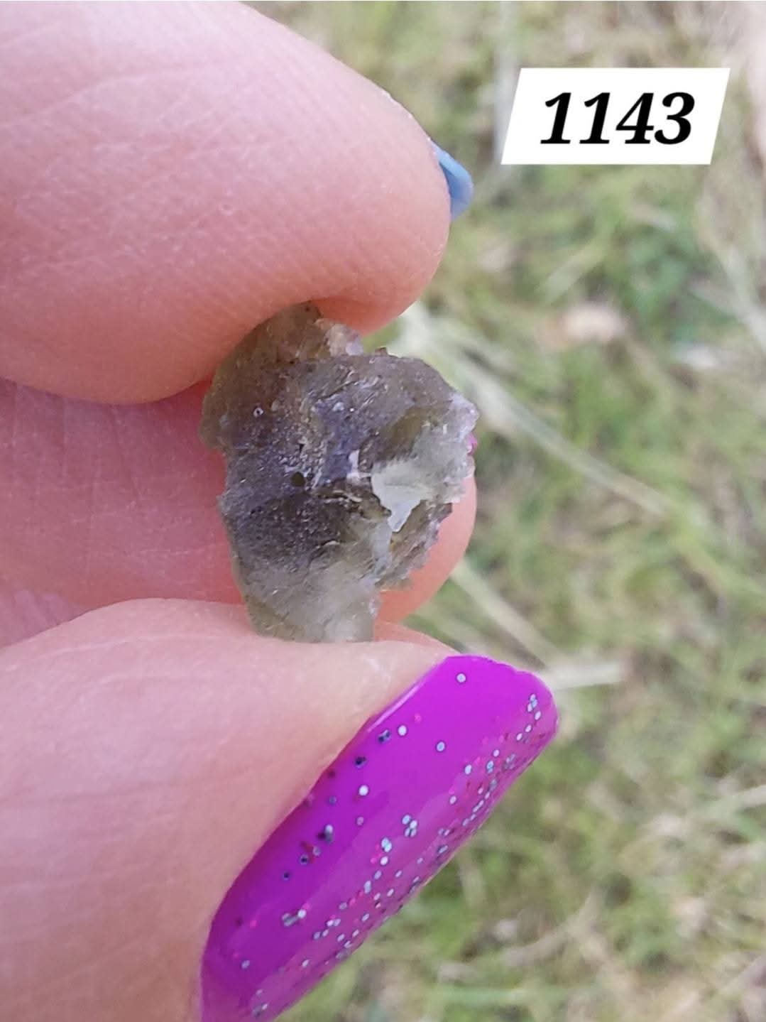 Moldavite Piece, 0.64g, Tektite (Ref: 1143)