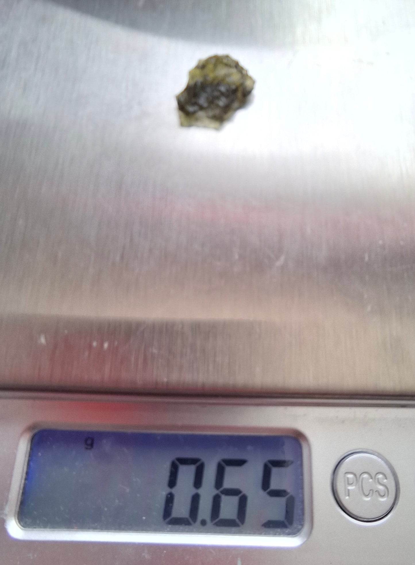 Moldavite Piece, 0.65g, Tektite (Ref: 1382)