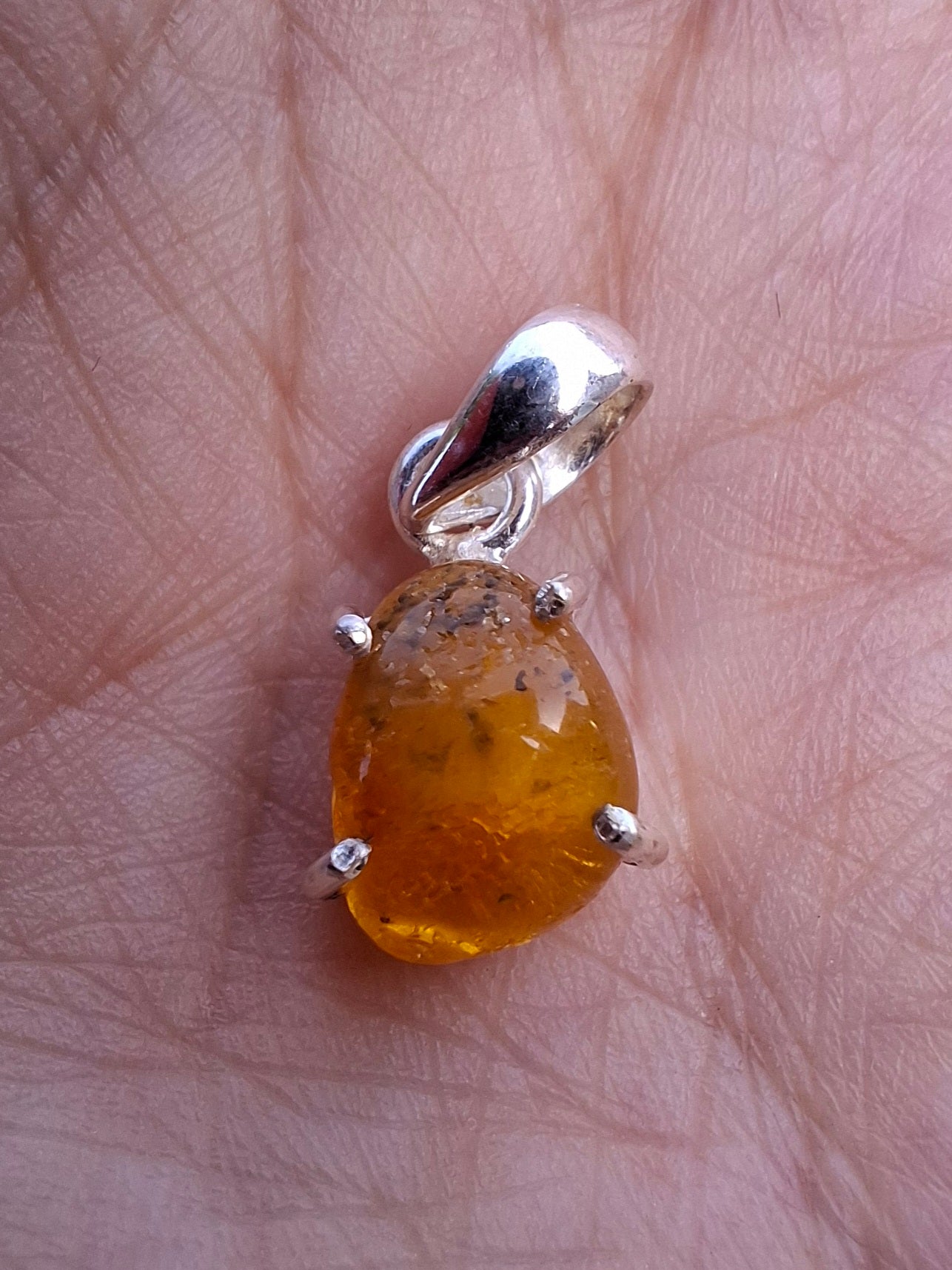Baltic Amber Pendant, 925 Silver, Fossil (Ref: AP17)