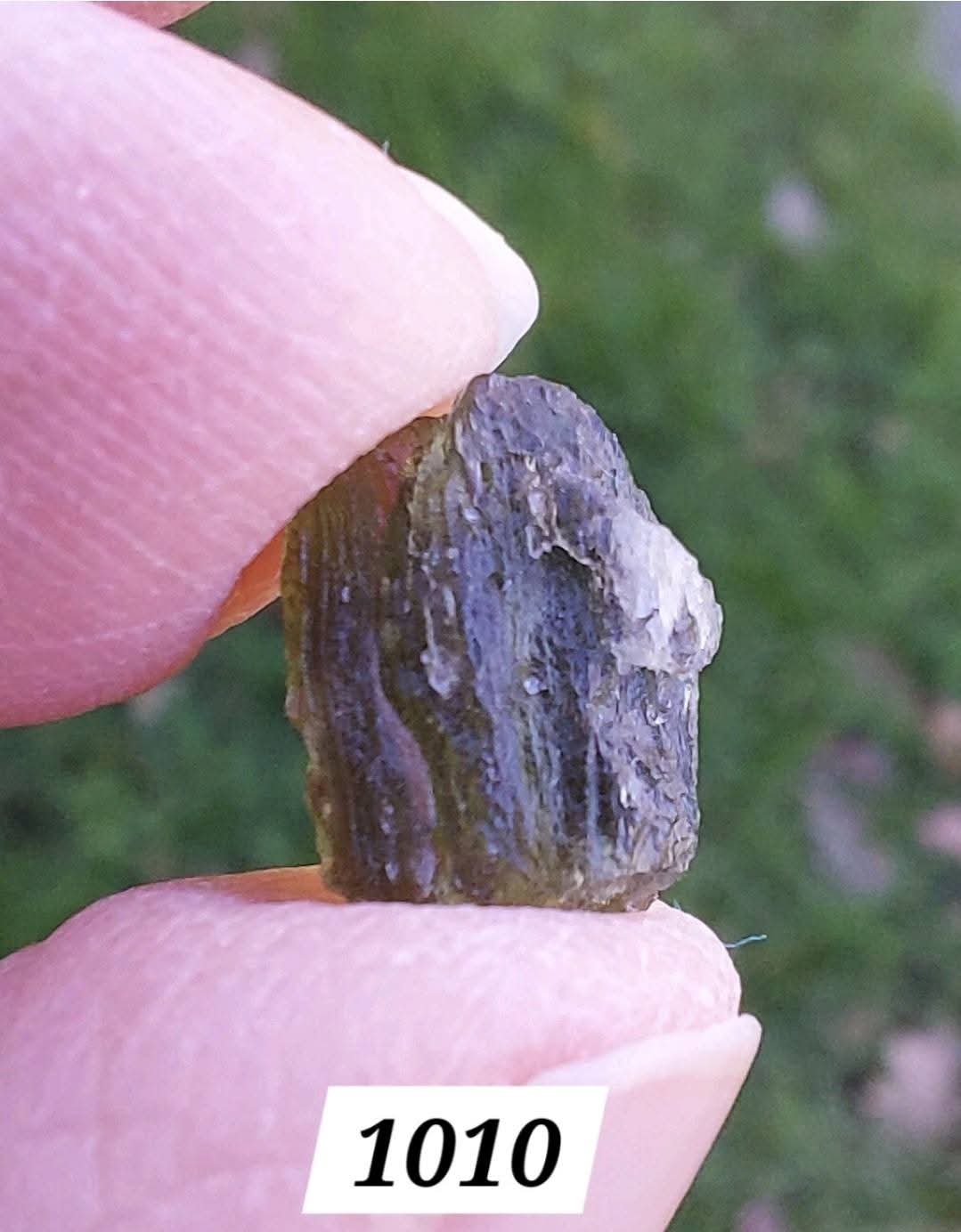 Moldavite Piece, 0.66g, Tektite (Ref: 1010)