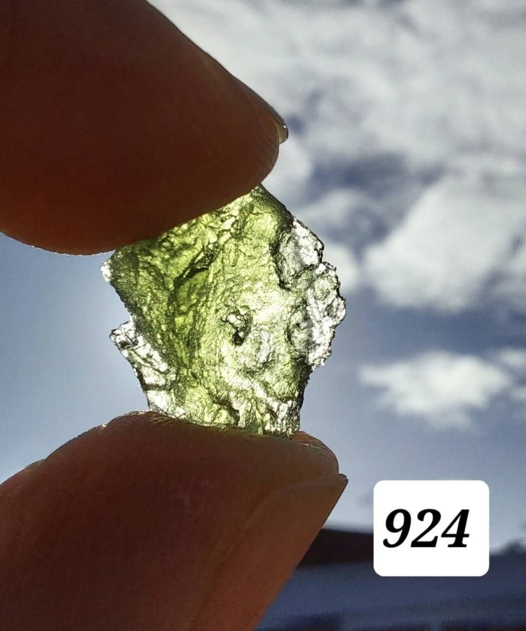 Moldavite Piece, 0.91g, Tektite (Ref: 924)