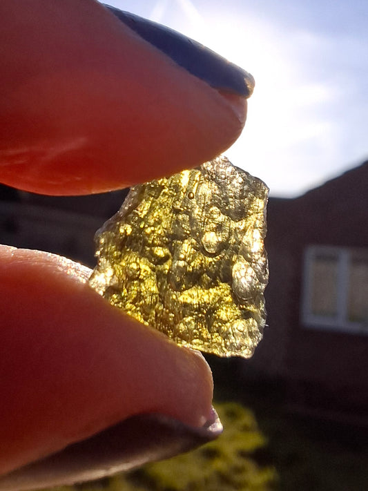Moldavite Piece, 0.65g, Tektite (Ref: 1382)