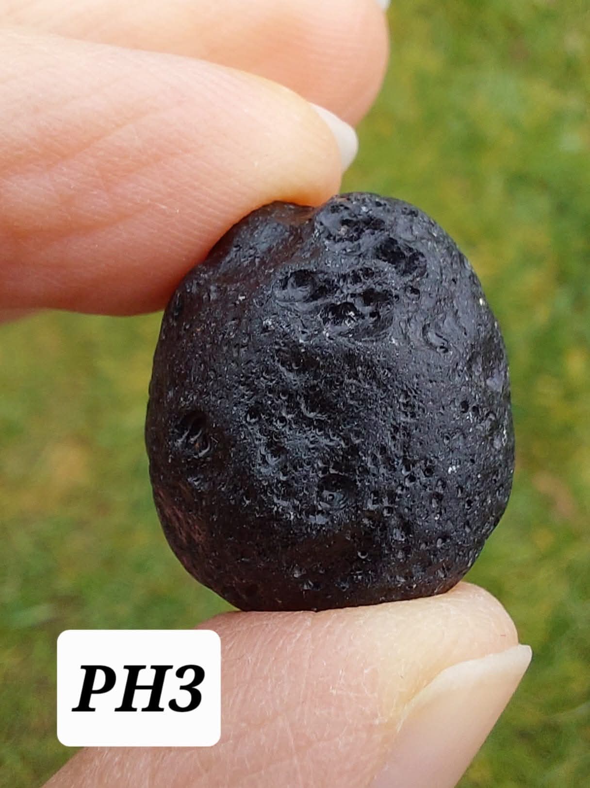 Philippinite (Rizalite), 9.75g, Tektite