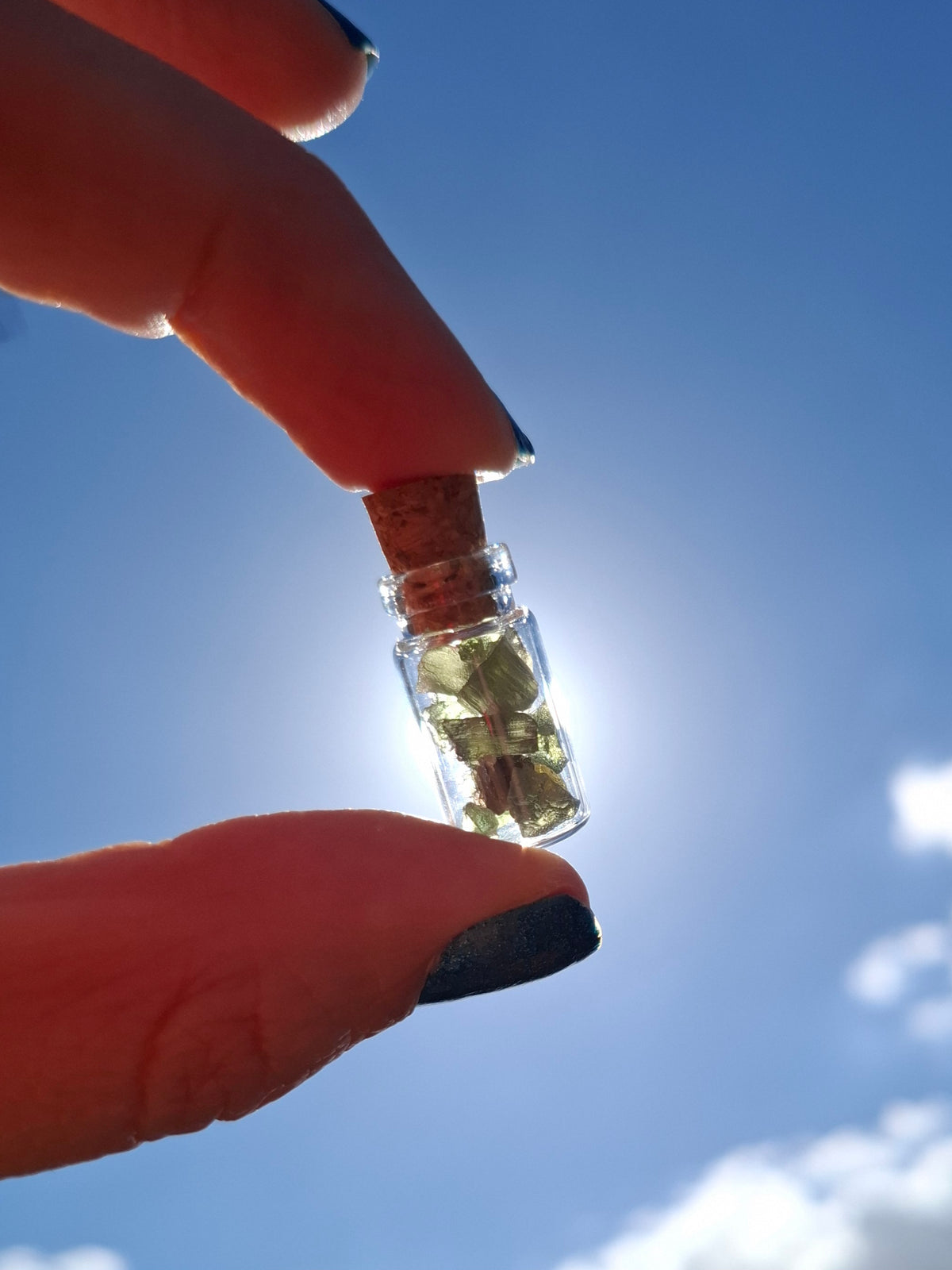 Moldavite Chips (1.00g) in 1ml Bottle, Tektite (Ref: B37)