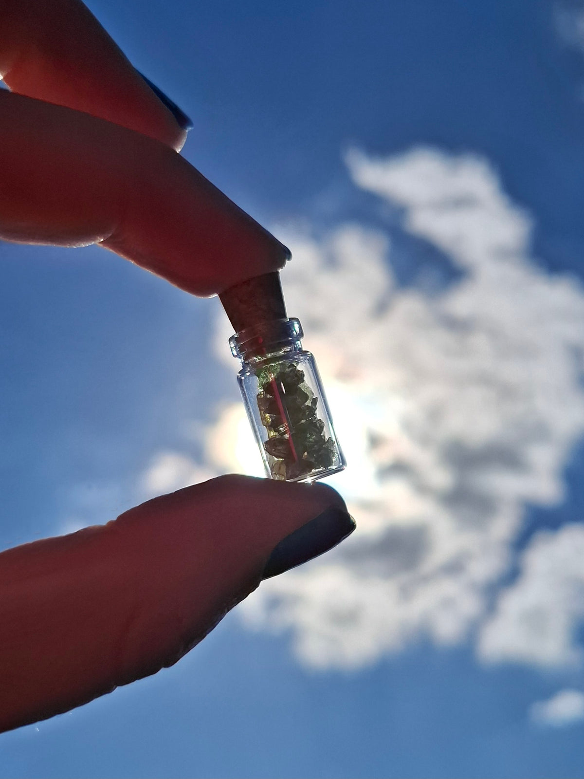 Moldavite Chips (1.00g) in 1ml Bottle, Tektite (Ref: B31)