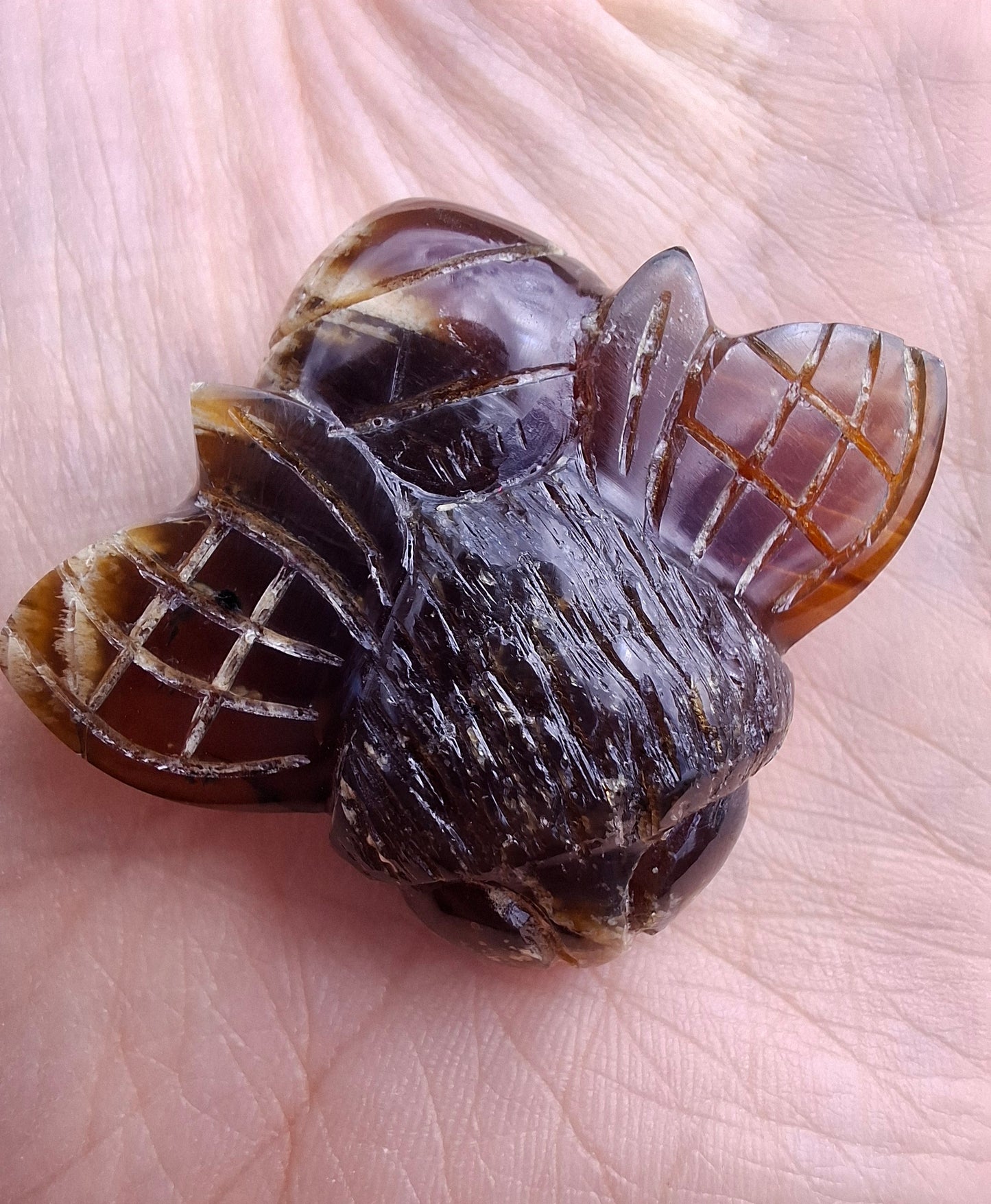 Red Amber Honey Bee Carving, 7.47g, Fossil (Ref: Bee37)