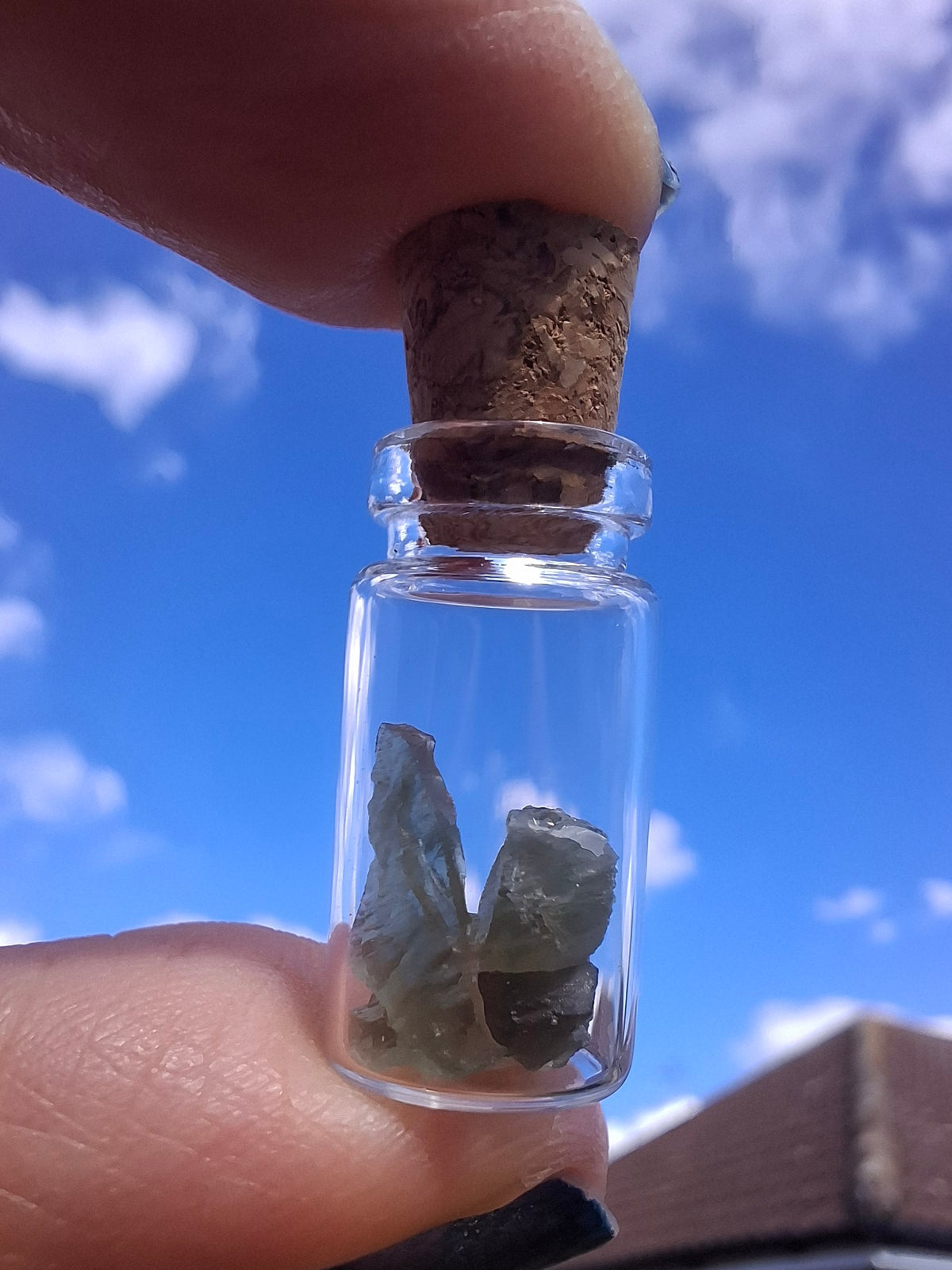 Moldavite chips (0.50g) in 1ml Bottle, Tektite (Ref: B20)