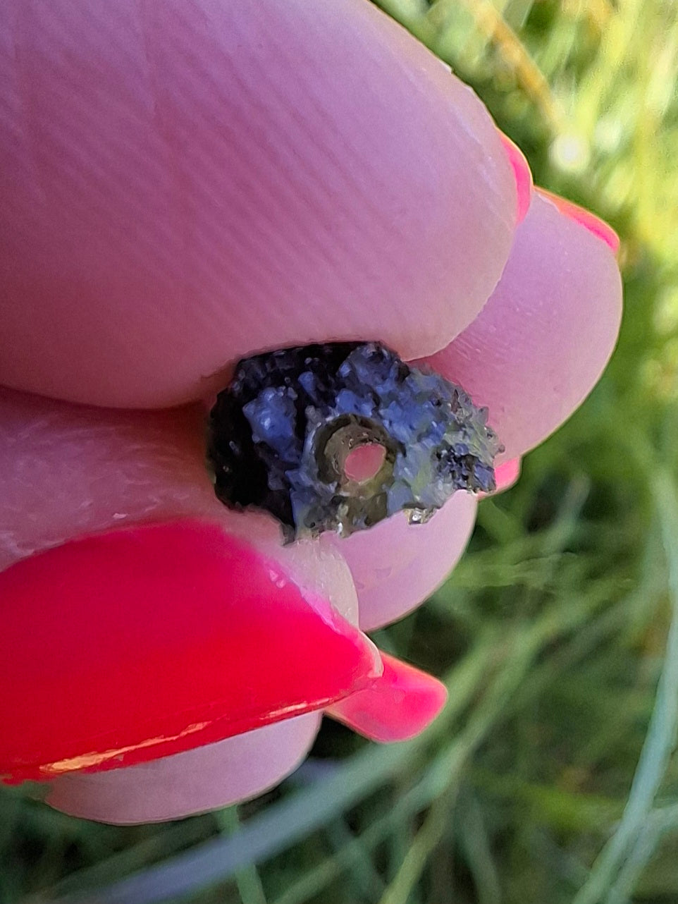 Moldavite Piece, 0.65g, Tektite (Ref: 1410)