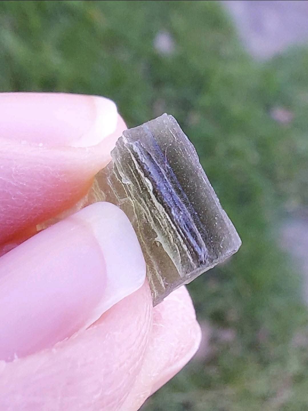 Moldavite Piece, 0.89g, Tektite (Ref: 1011)