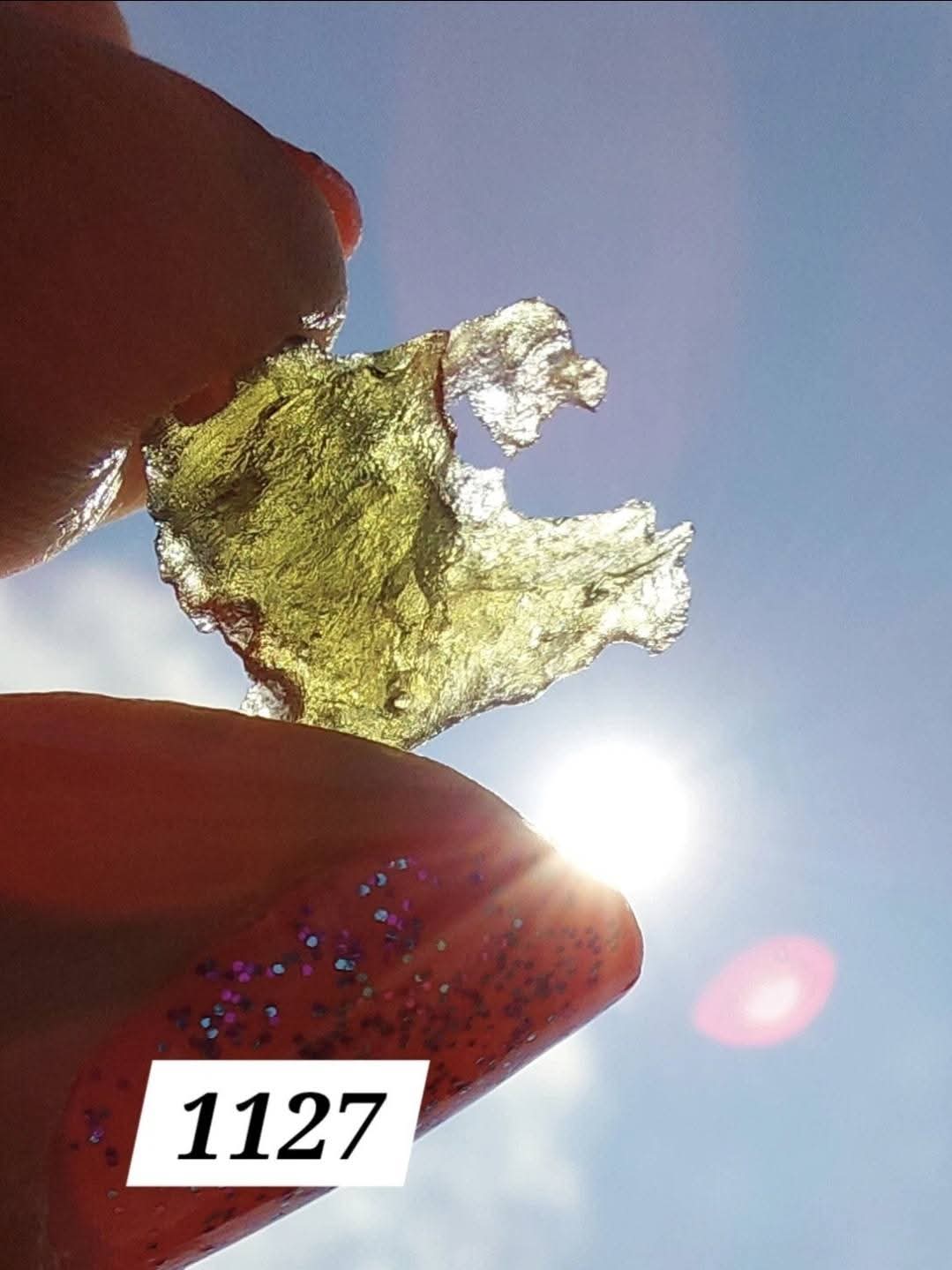 Moldavite Piece, 0.62g, Tektite (Ref: 1127)