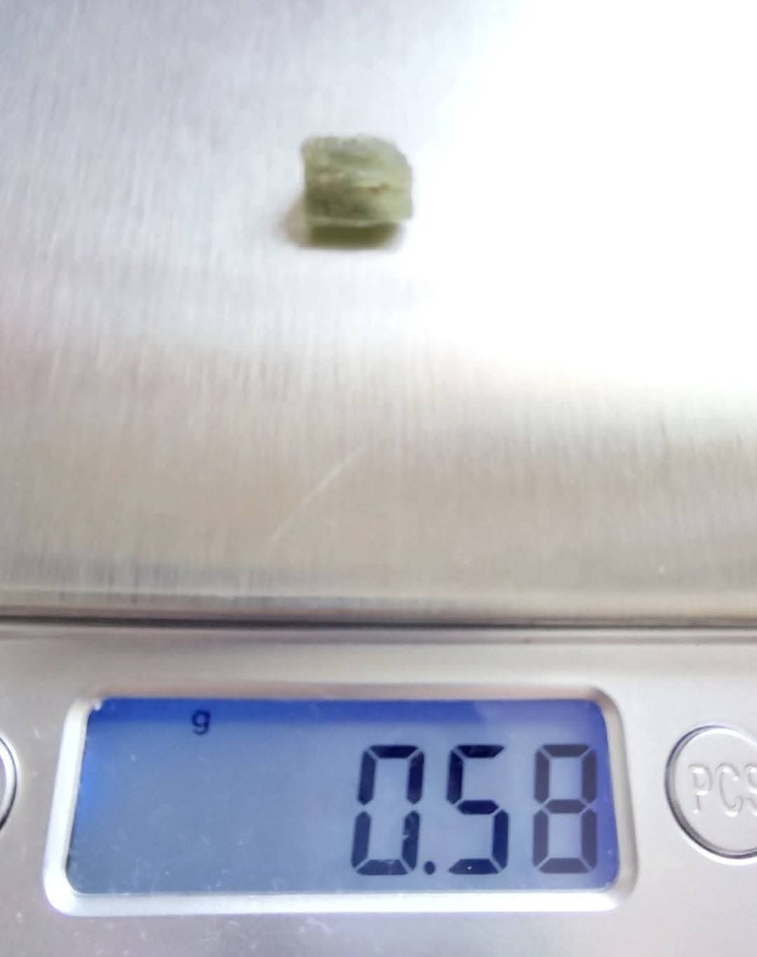 Moldavite Piece, 0.58g, Tektite (Ref: E161)