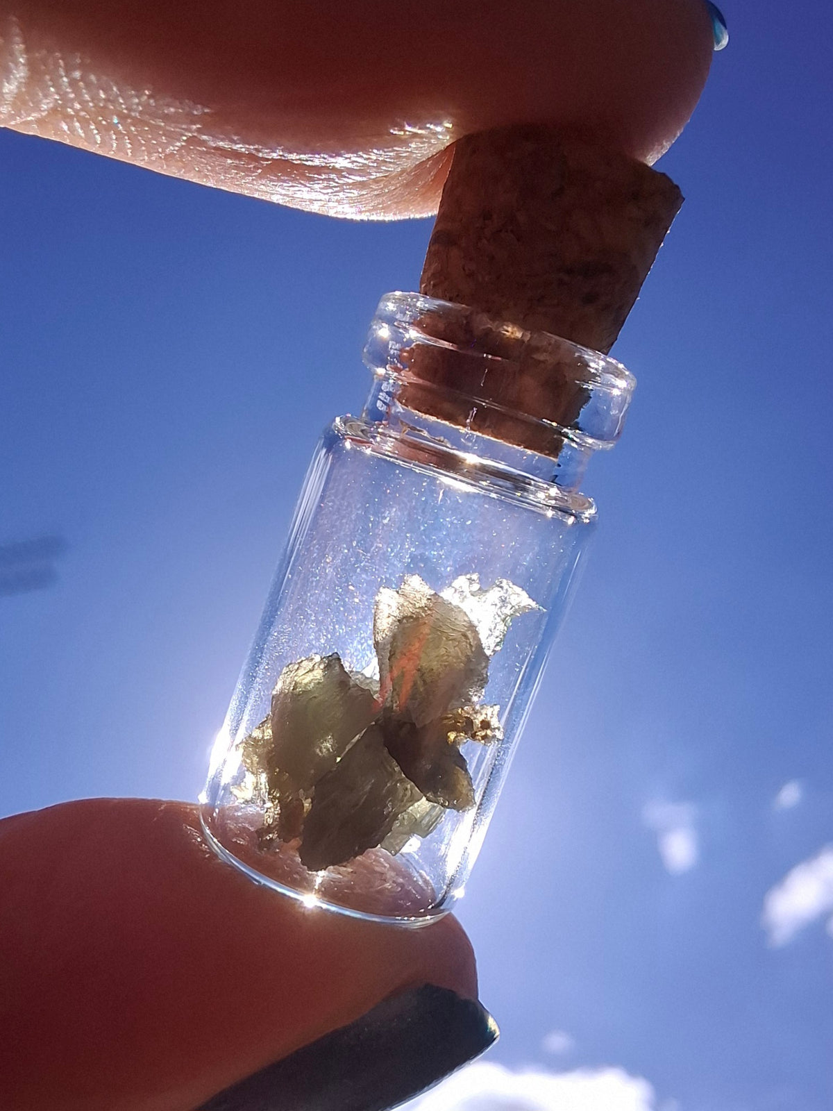 Moldavite Chips (0.50g) in 1ml Bottle, Tektite (Ref: B27)