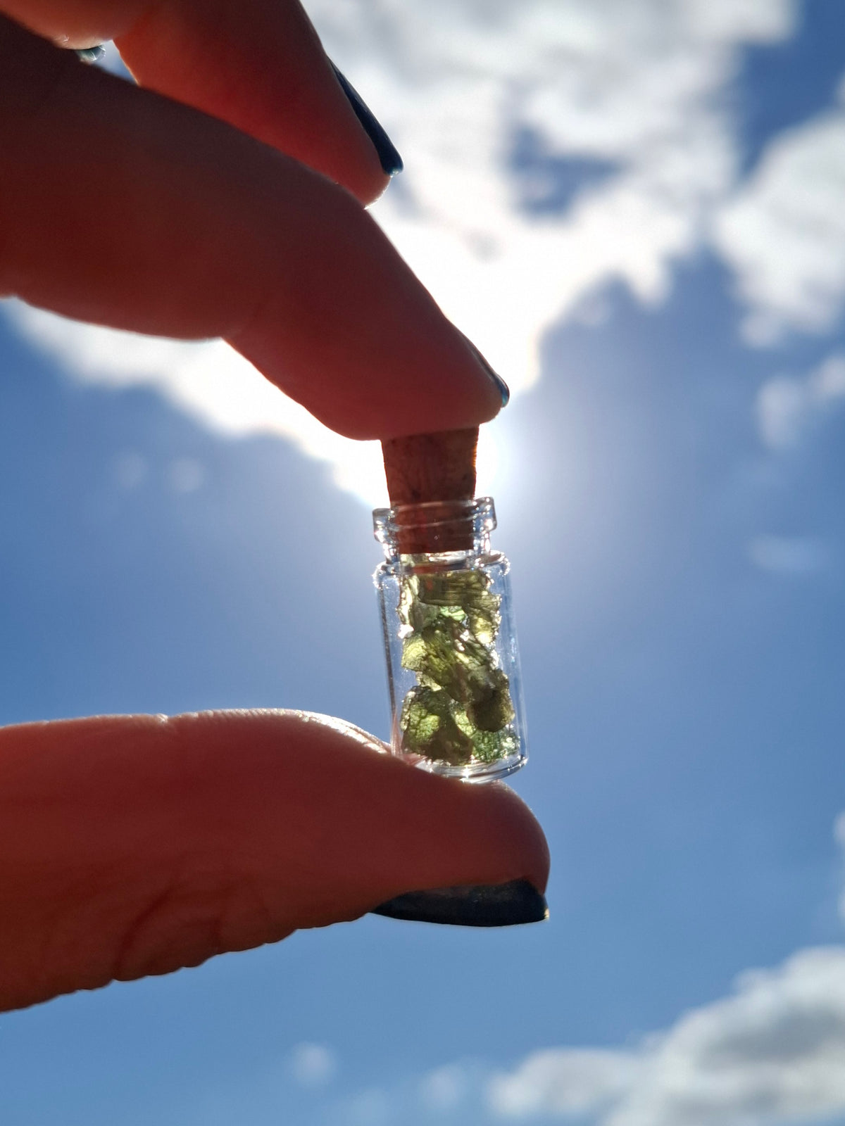 Moldavite Chips (1.00g) in 1ml Bottle, Tektite (Ref: B32)