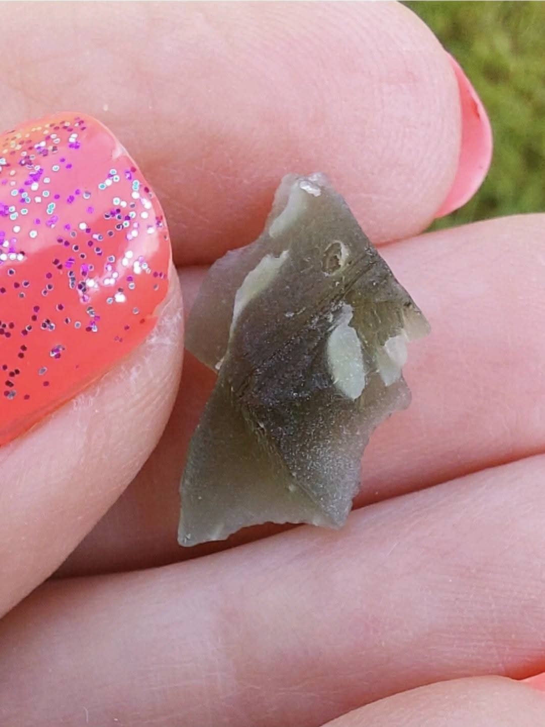 Moldavite Piece, 0.75g, Tektite (Ref: 1124)