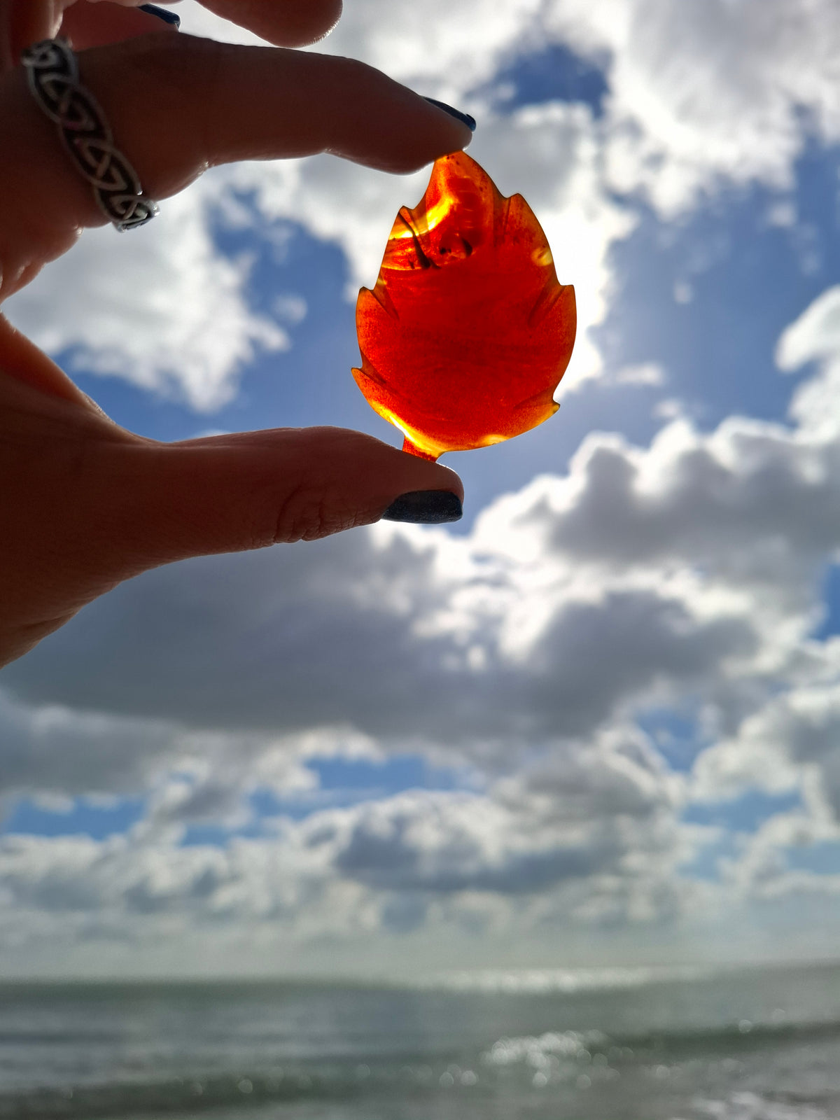 Red Amber Leaf Carving, 7.69g, Fossil (Ref: Leaf10)