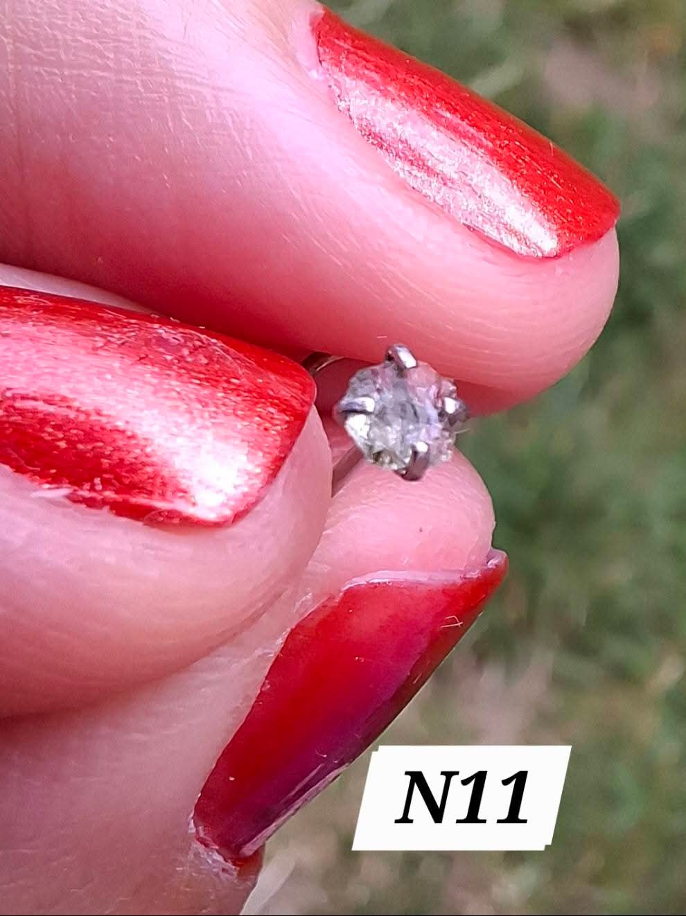 Moldavite (raw) NOSE STUD, 22G, Corkscrew, Surgical steel, Tektite (Ref: N11)