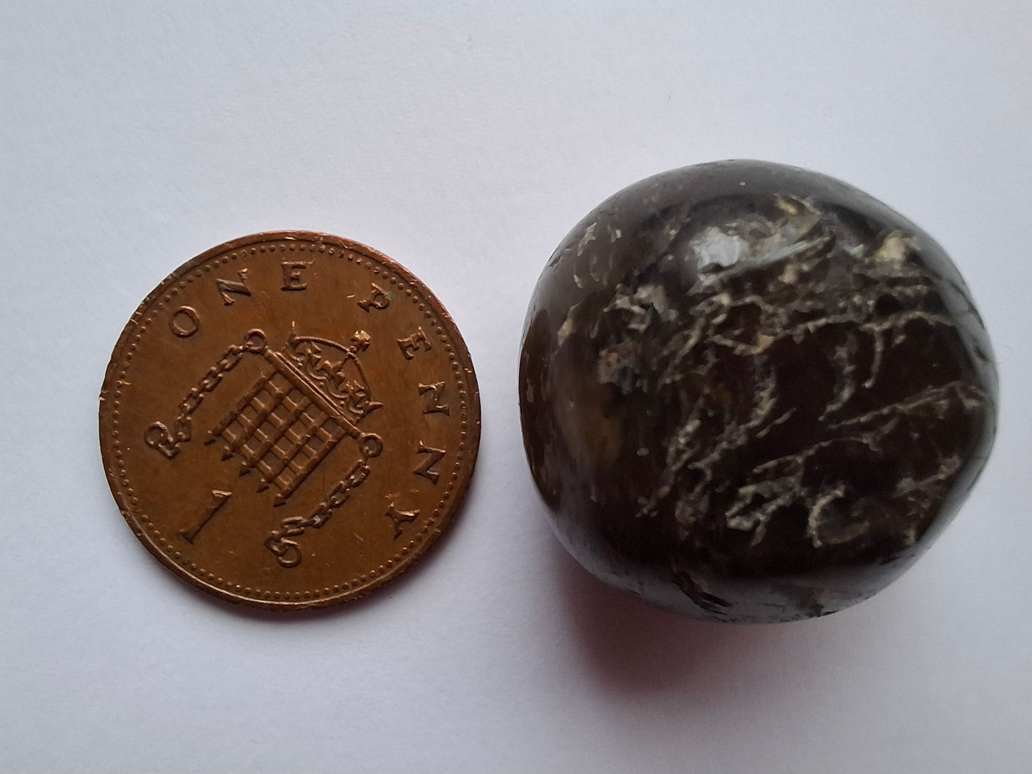 Labradorite, Tumble Stone, Crystal (Ref: T206)