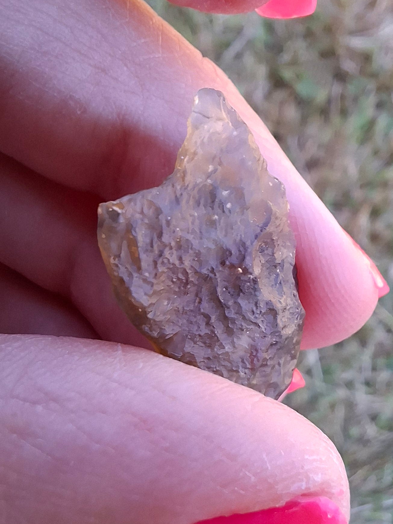 Libyan Desert Glass (darker) piece, 2.88g, Tektite (Ref: L1358)