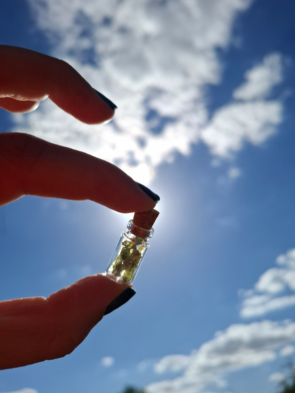 Moldavite Chips (1.00g) in 1ml Bottle, Tektite (Ref: B33)