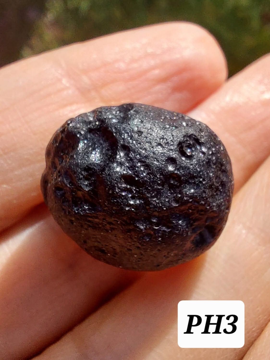 Philippinite (Rizalite), 9.75g, Tektite