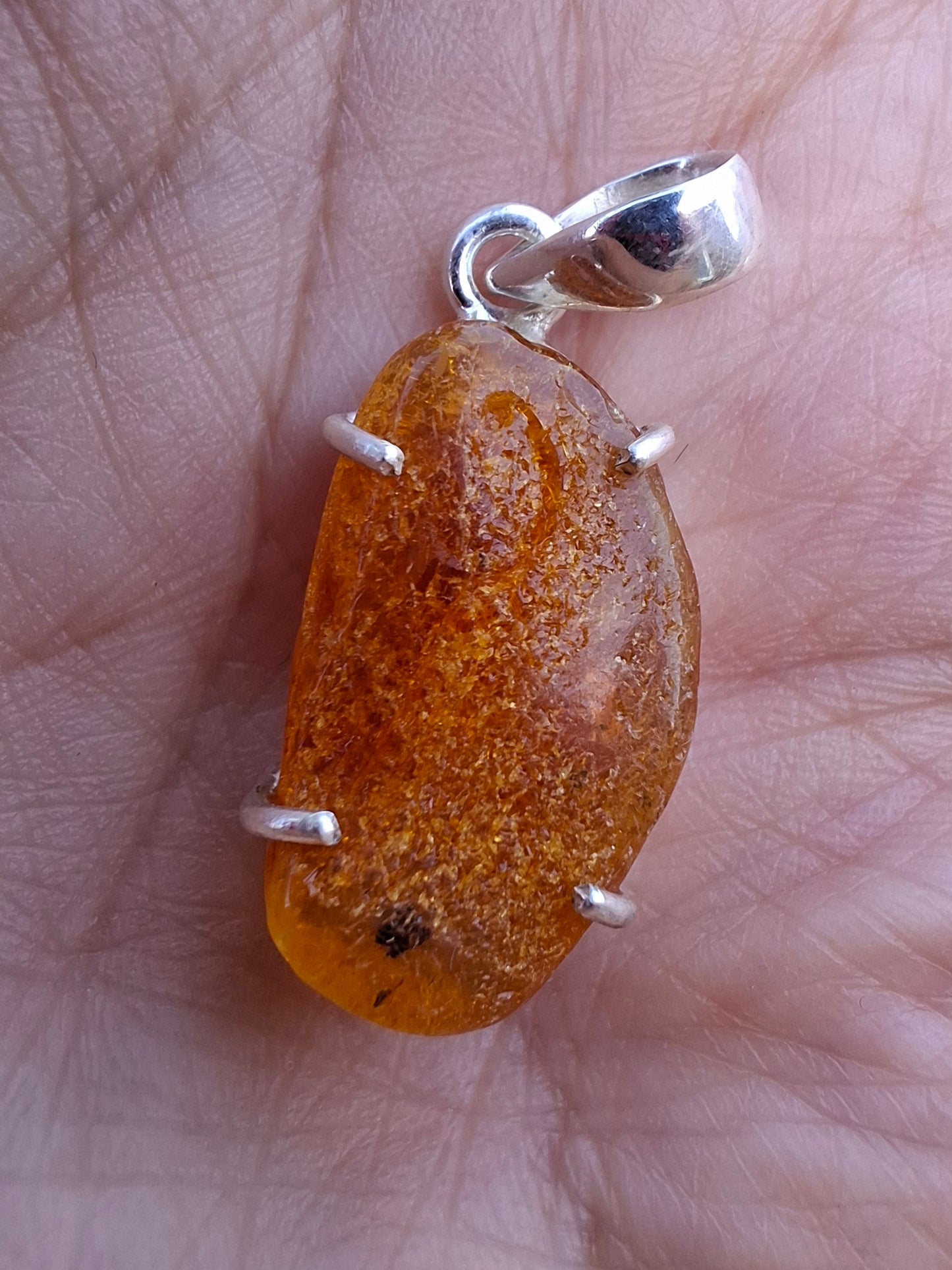 Baltic Amber Pendant, 925 Silver, Fossil (Ref: AP11)