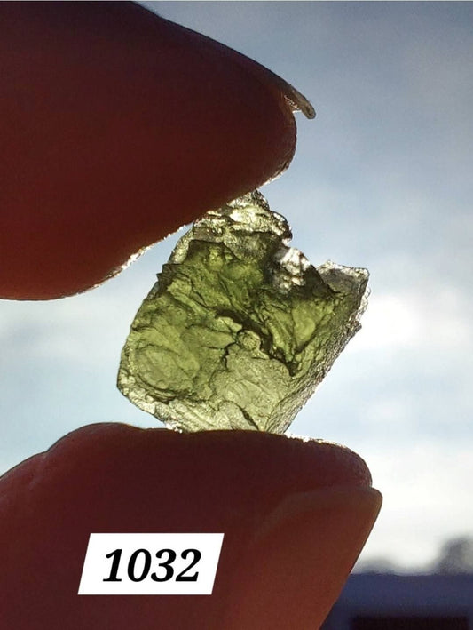 Moldavite Piece, 0.63g, Tektite (Ref: 1032)