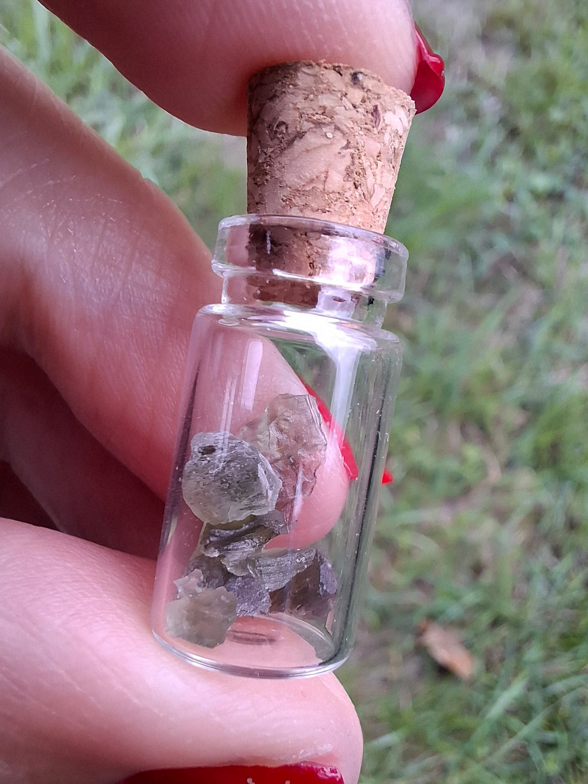 Moldavite chips (0.50g) in 1ml Bottle, Tektite (Ref: B20)