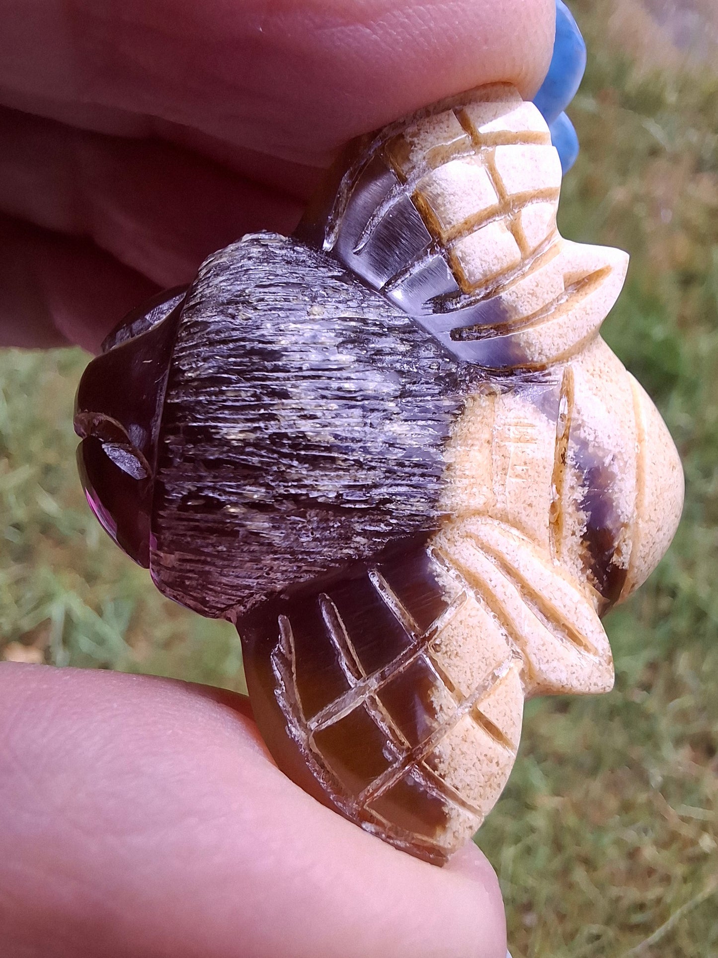 Red Amber Honey Bee Carving, 8.34g, Fossil (Ref: Bee38)