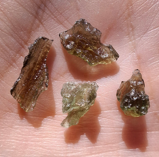 Moldavite chip Bundle, 1g, 4 pcs, Tektite (MB47)