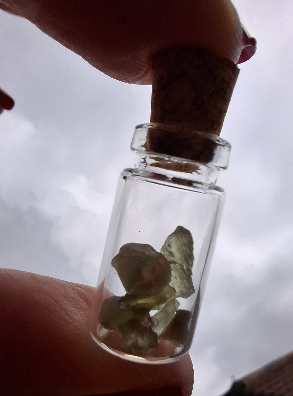 Moldavite chips (0.50g) in 1ml Bottle, Tektite (Ref: B20)