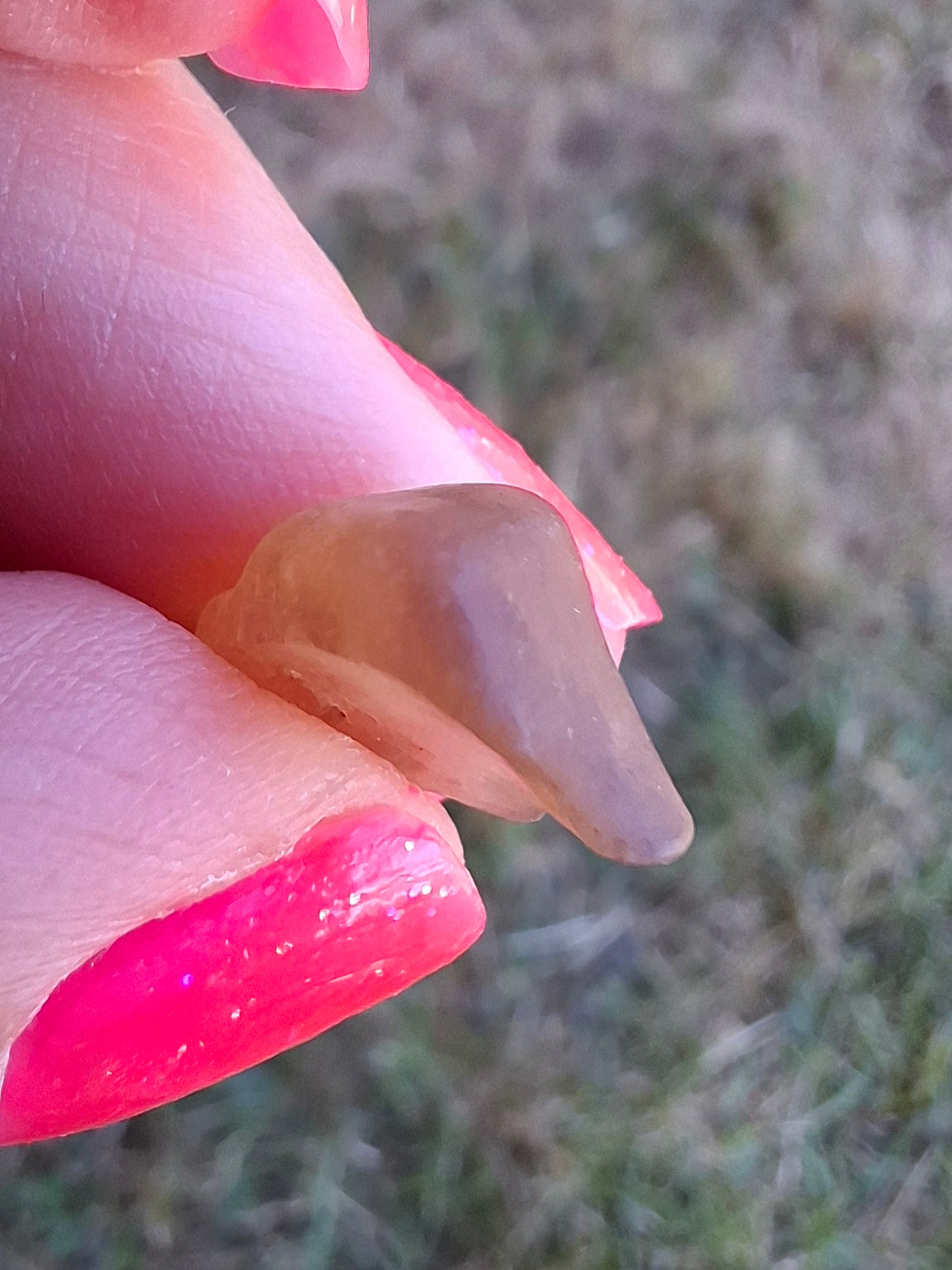 Libyan Desert Glass (darker) Piece, 0.95g, Tektite (Ref: L1363)