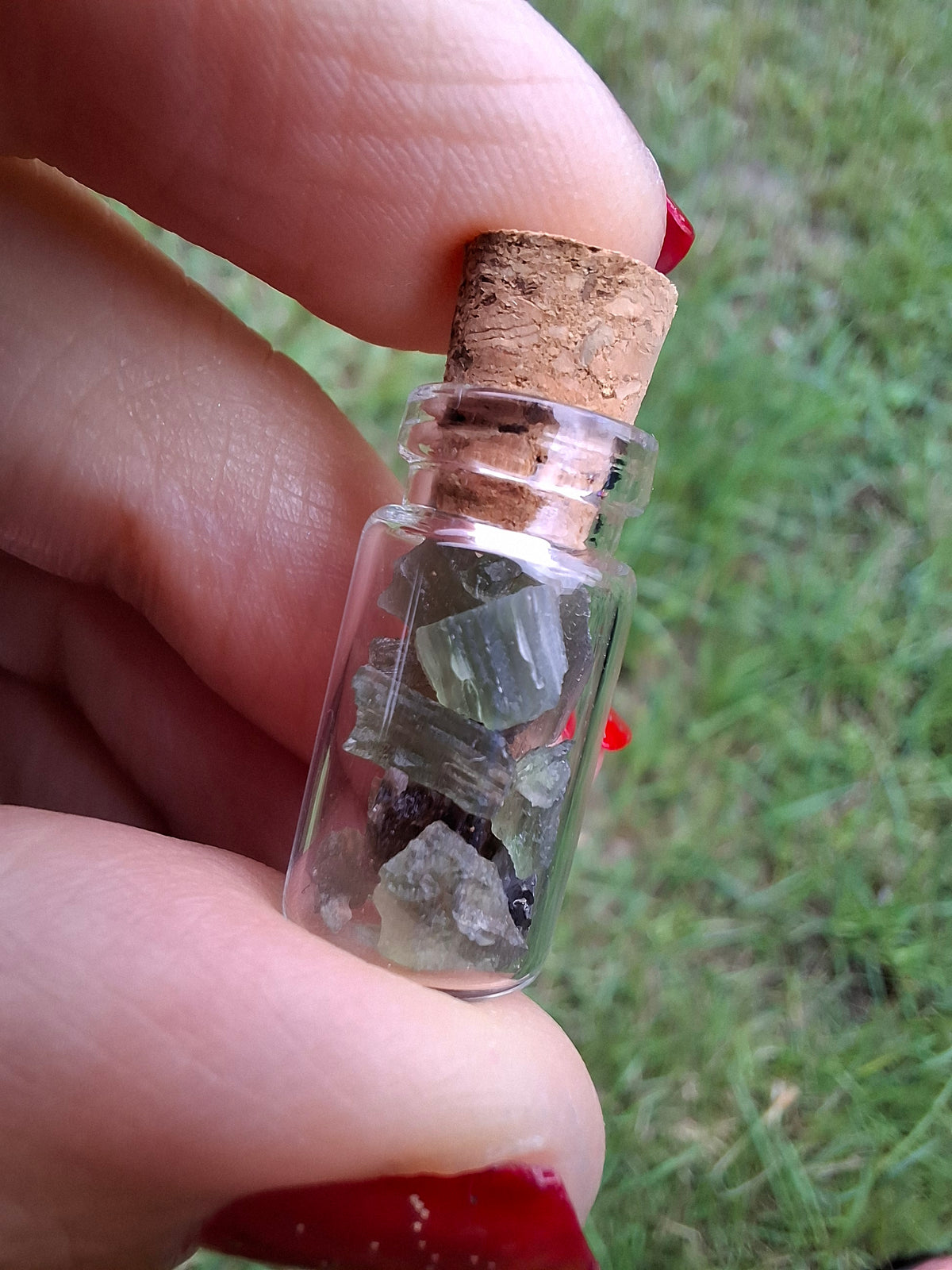 Moldavite Chips (1.00g) in 1ml Bottle, Tektite (Ref: B37)