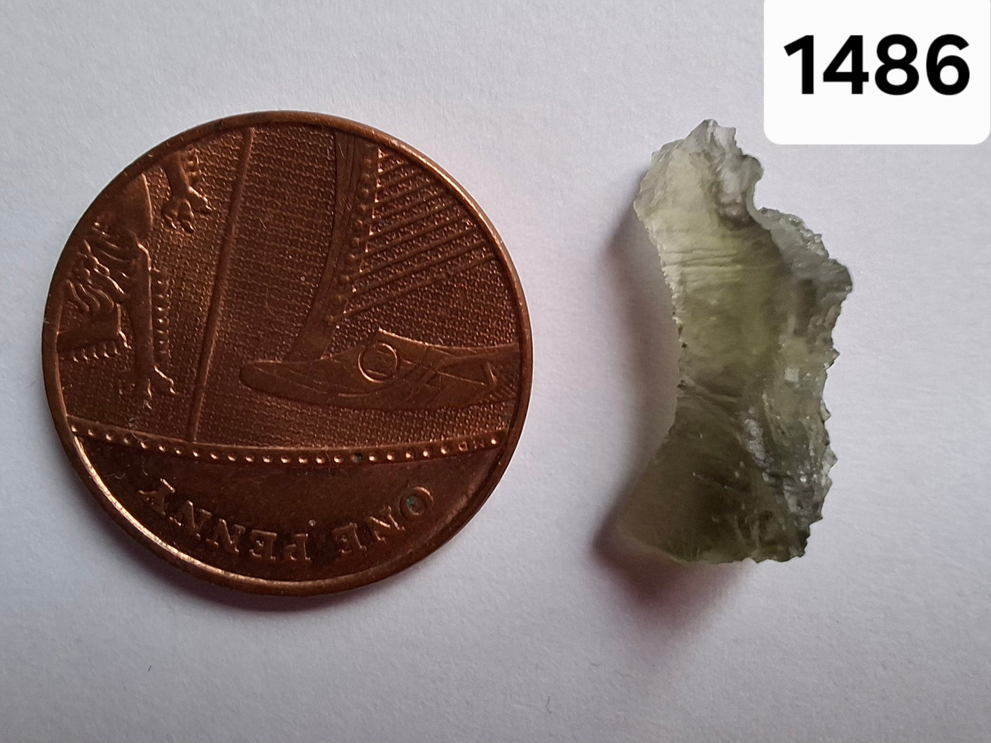 Moldavite Piece, 0.69g, Tektite (Ref: 1486)