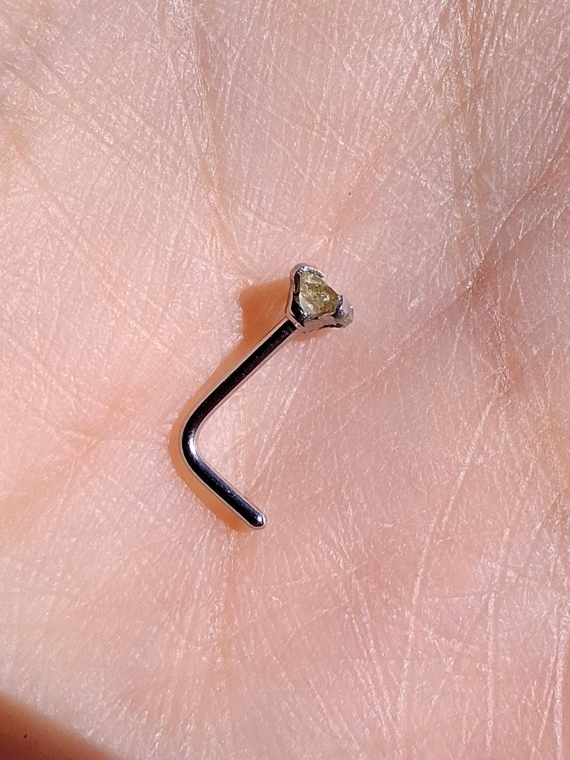 Moldavite (raw) NOSE STUD, 20G, L shape, Surgical steel, Tektite (Ref: N6)