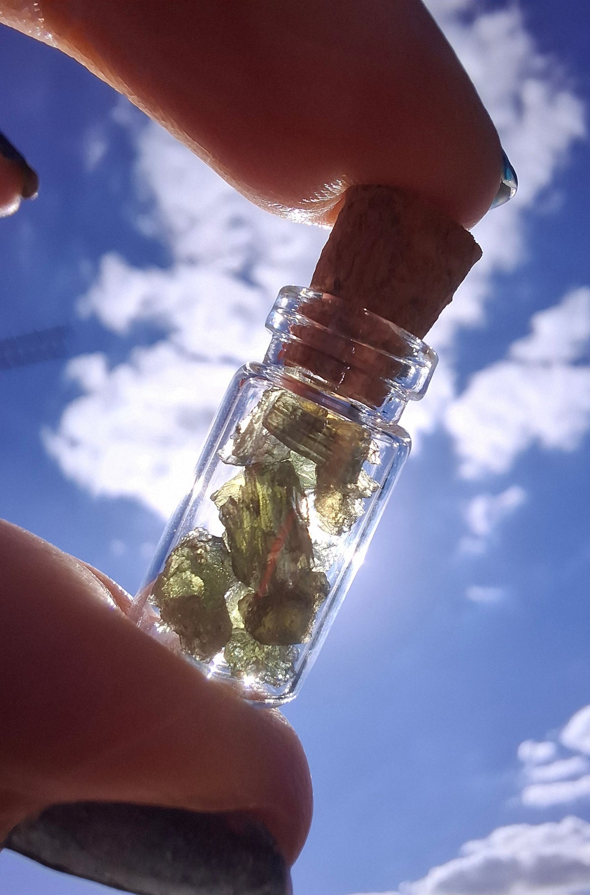 Moldavite Chips (1.00g) in 1ml Bottle, Tektite (Ref: B32)