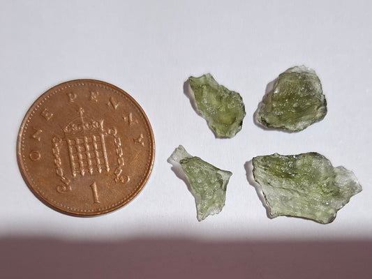 Moldavite chip Bundle, 1g, 4 pcs, Tektite (Ref: MB30)