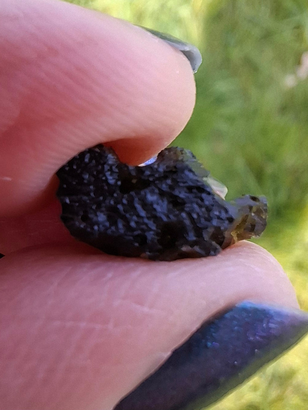 Moldavite Piece, 0.87g, Tektite (Ref: 1392)