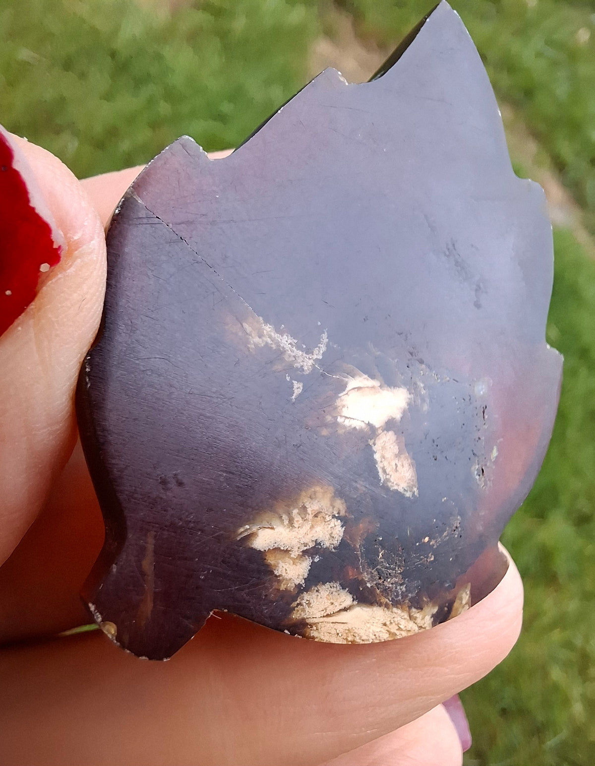 Red Amber Leaf Carving, 7.42g, Fossil (Ref: Leaf13)