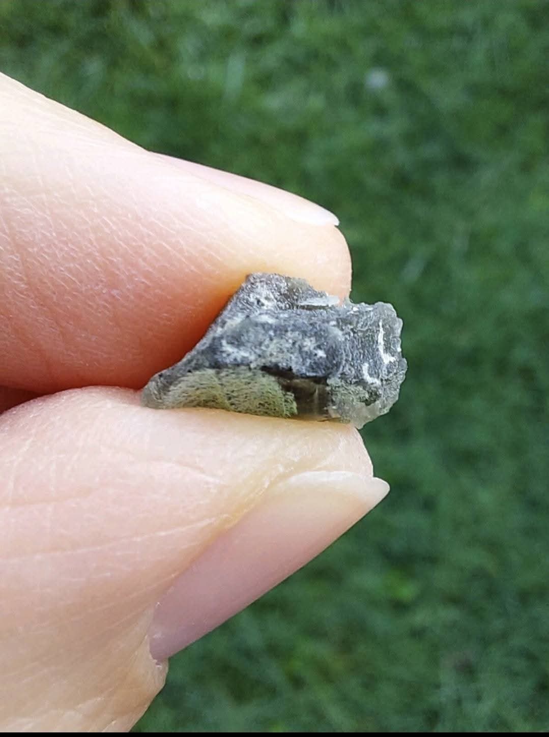 Moldavite Piece, 0.90g, Tektite (Ref: 928)