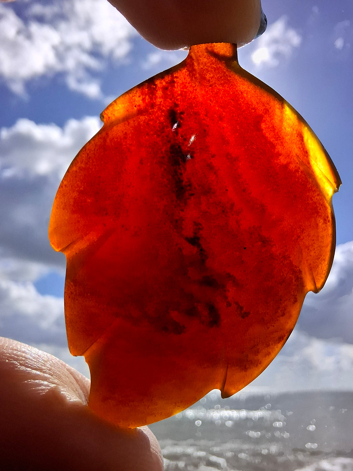 Red Amber Leaf Carving, 8.35g, Fossil (Ref: Leaf2)