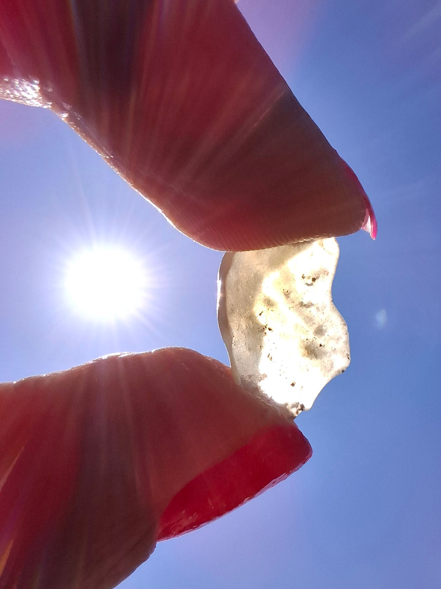 Libyan Desert Glass (darker) Piece, 0.95g, Tektite (Ref: L1363)