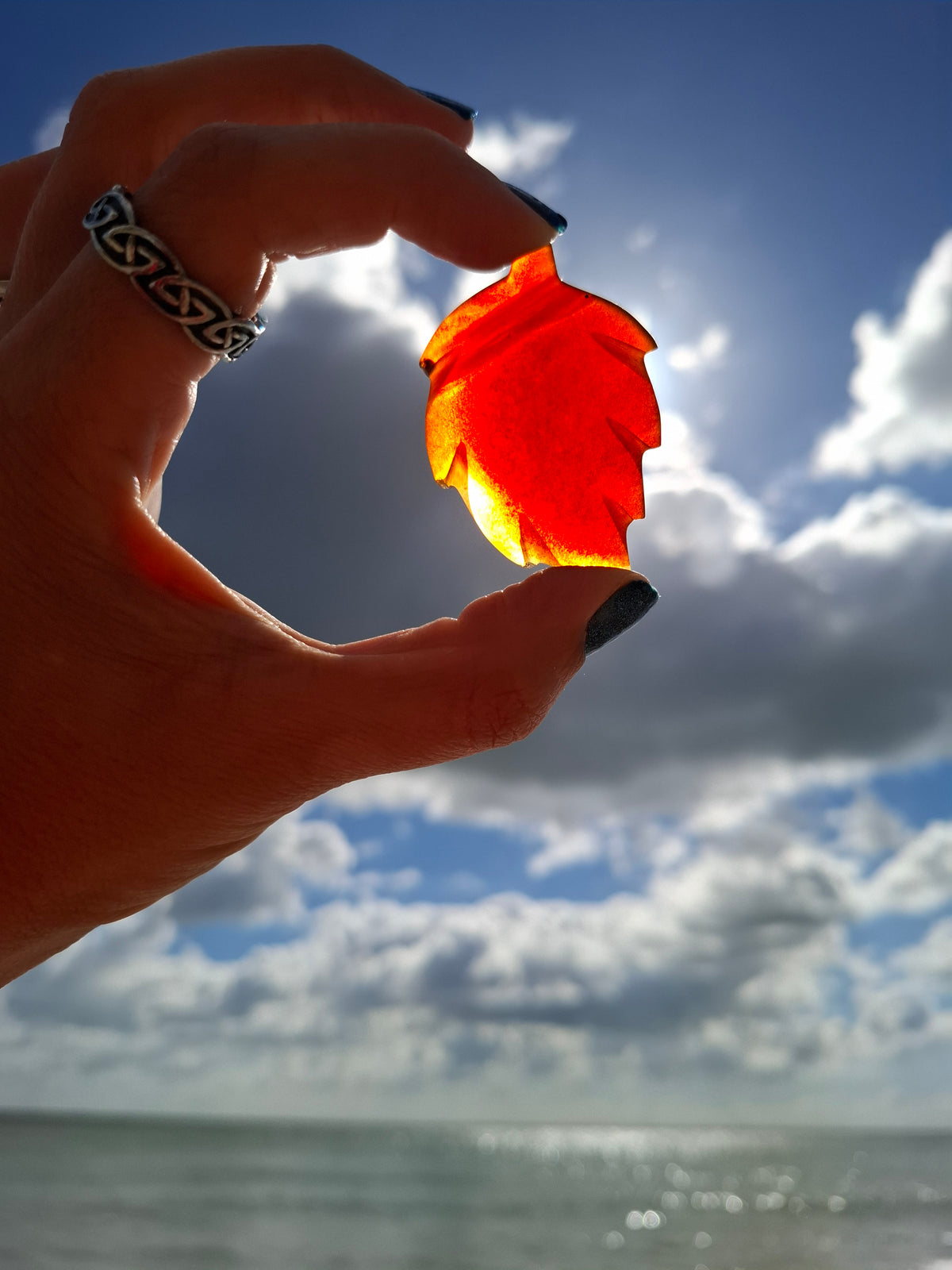 Red Amber Leaf Carving, 7.52g, Fossil (Ref: Leaf6)