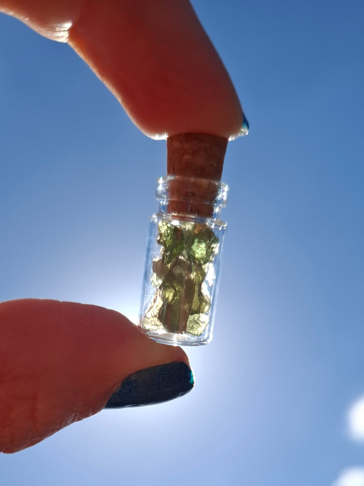 Moldavite Chips (1.00g) in 1ml Bottle, Tektite (Ref: B35)