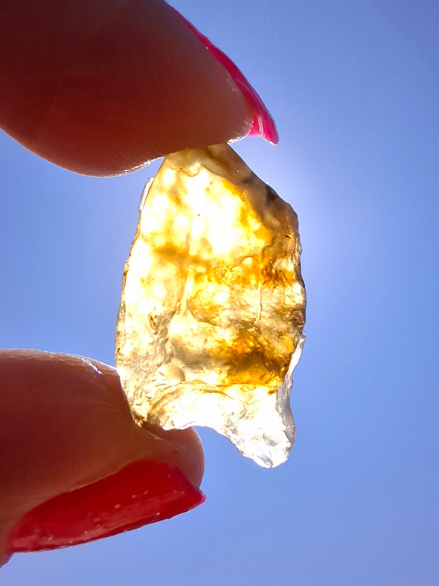 Libyan Desert Glass (darker) piece, 2.88g, Tektite (Ref: L1358)